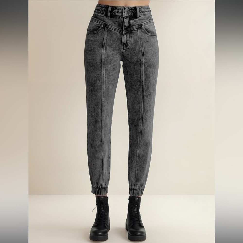 Madden Girl Tapered Distressed Jeans Like-New